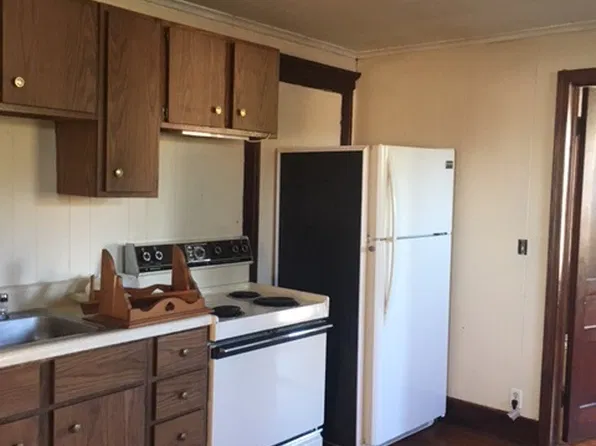 38 Pratt St #2, Winsted, CT 06098