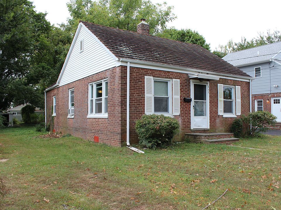 1st image of 229 E Park Pl