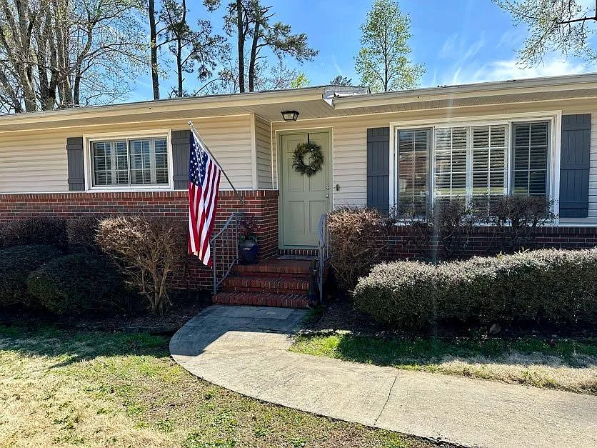 2244 Bluff Rd — Photo 2