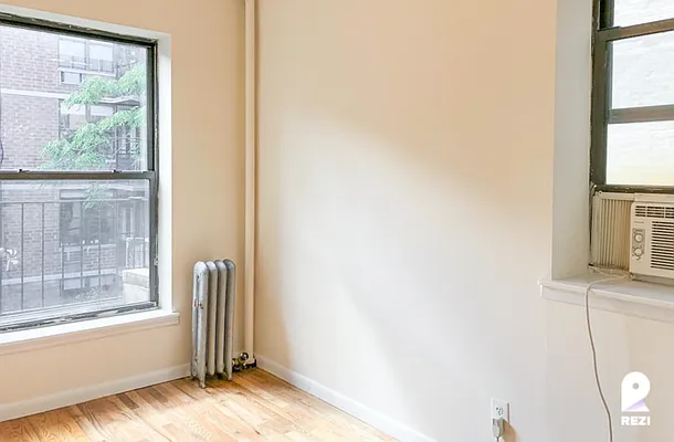 Rented by REZI | media 10