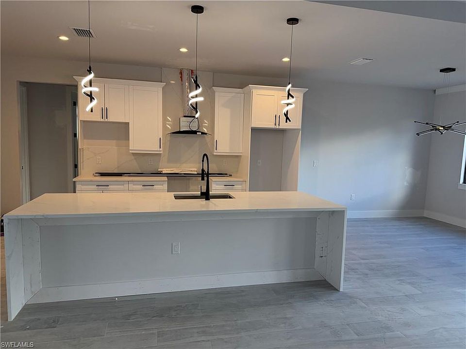 2nd image of 3636 10th AVE NE