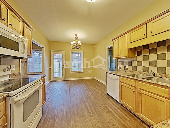 4th image of 711 Riata Ct