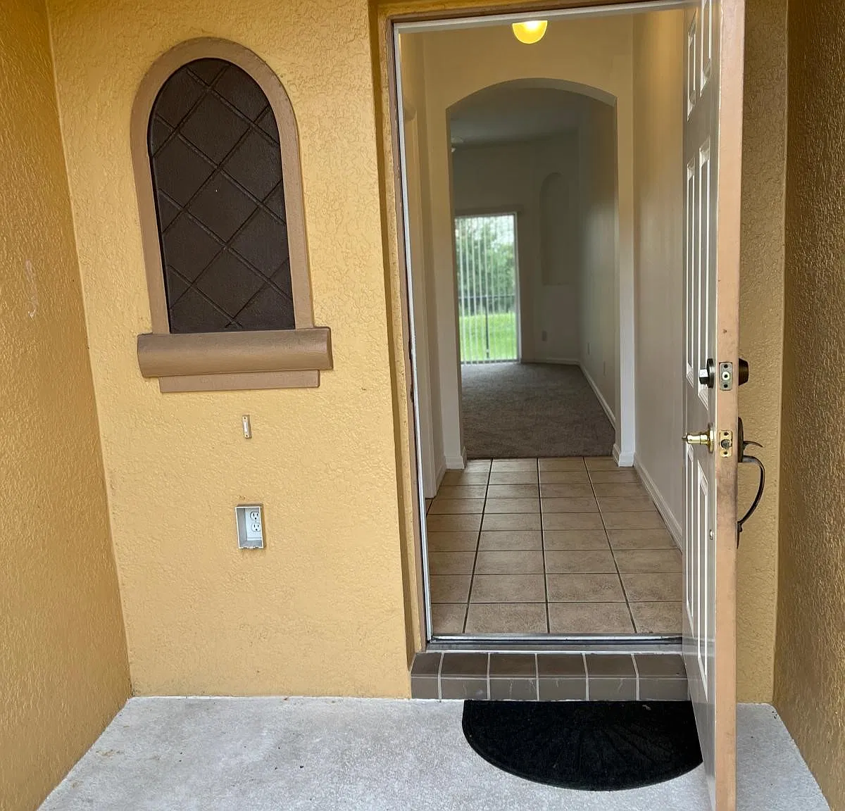 3 bed, 2.5 bath, 1203 sqft, $2,000 — Photo 2