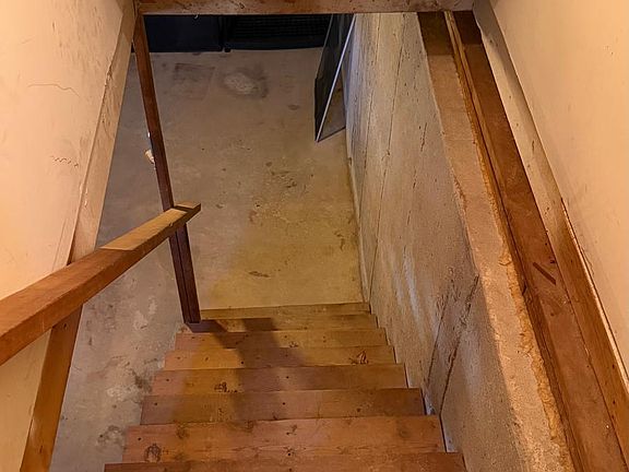 5th image of 23 Farmstead Cir