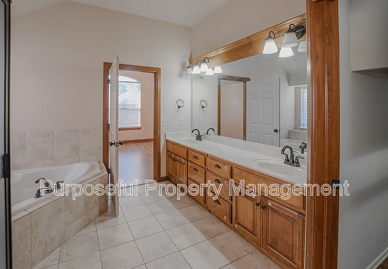 8833 NW 114th Cir — Photo 38