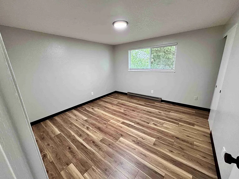 Bedroom feature brand new flooring