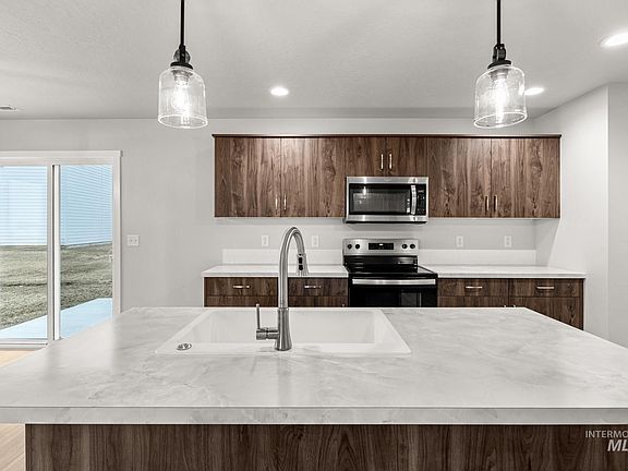 5th image of 13723 Inman Ct