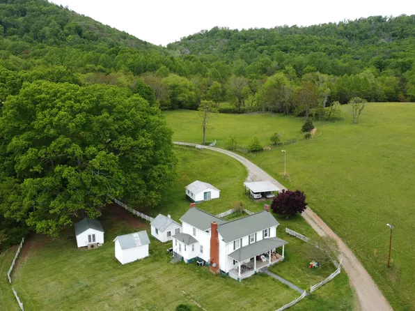 440 Winterhill Dr, Hardy, VA 24101