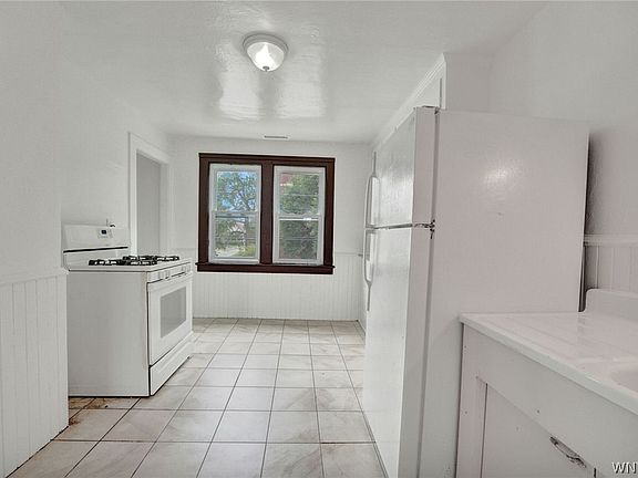 3rd image of 214 Ludington St
