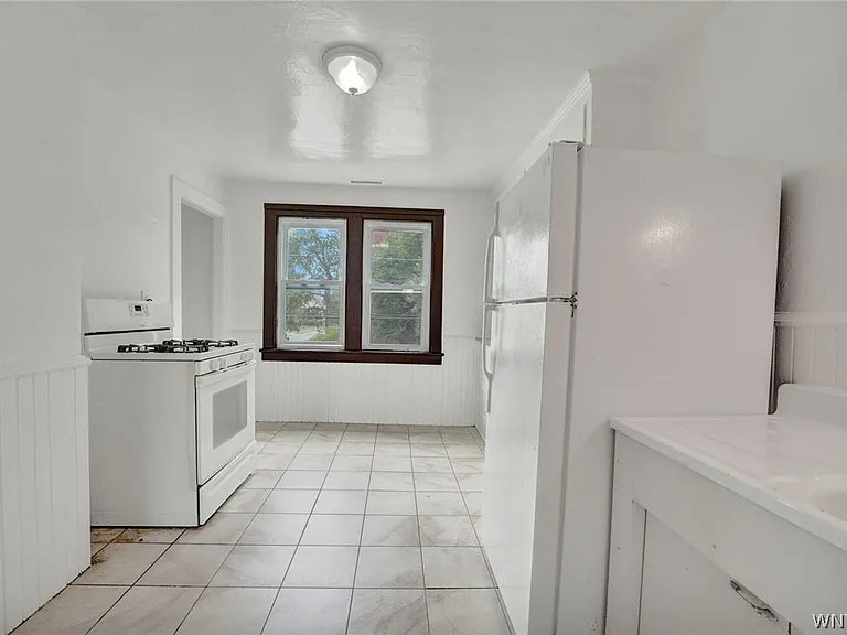 214 Ludington St — Photo 3