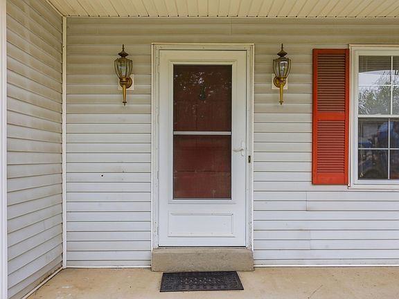 5th image of 1645 Highview Cir