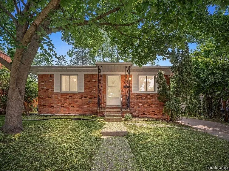 339 S Tilden St — Photo 4