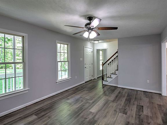 4th image of 97 Carpenter Ln
