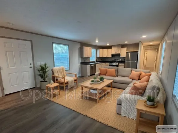 725 S 12th St, Bismarck, ND