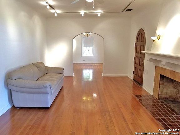 4th image of 2110 W Huisache Ave