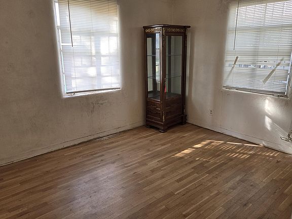 5th image of 1009 Truman St SE