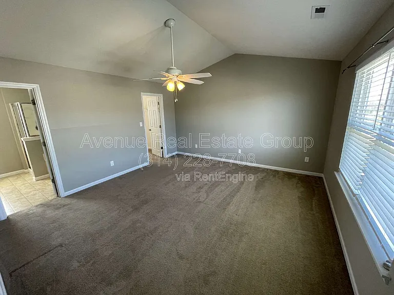 5533 Emerald Place Dr — Photo 14