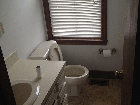 5th image of 10 Lake St