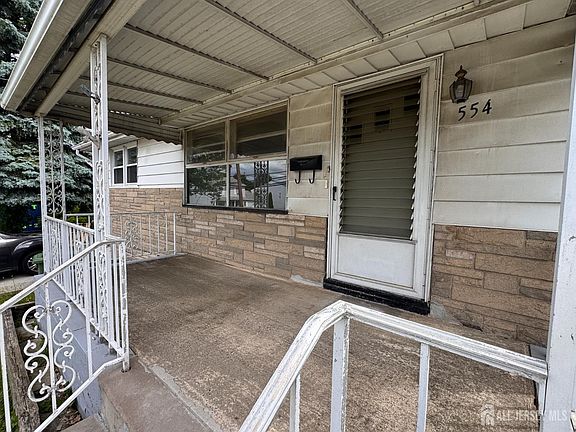 2nd image of 554 Ridgeway Ave