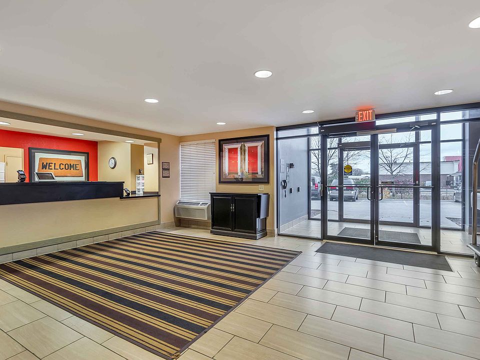 Lobby and Guest Check-in