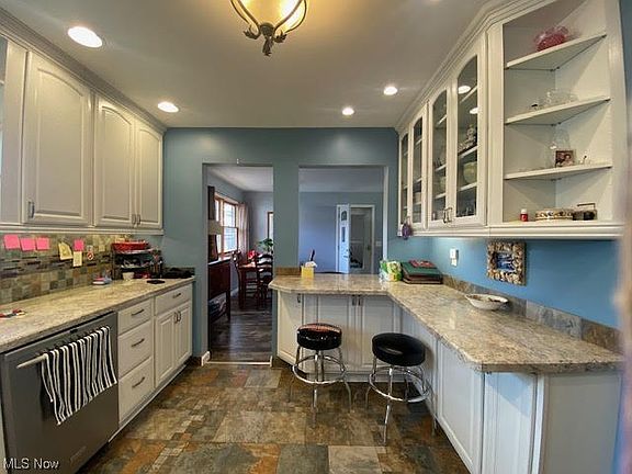 4th image of 6515 Woodview Cir
