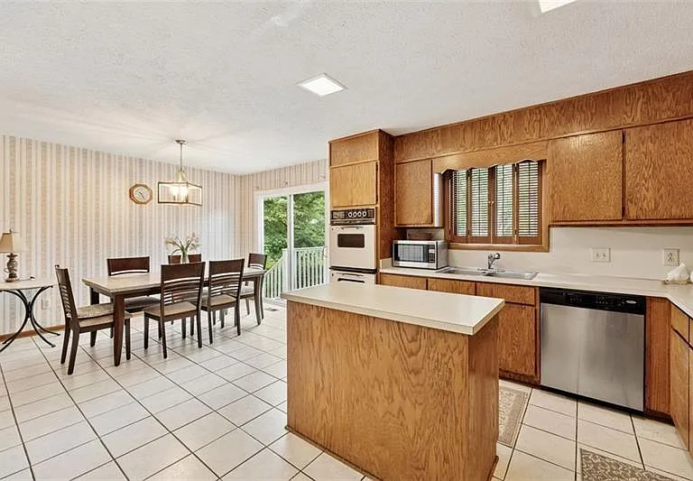 3655 Winters Hill Dr — Photo 6