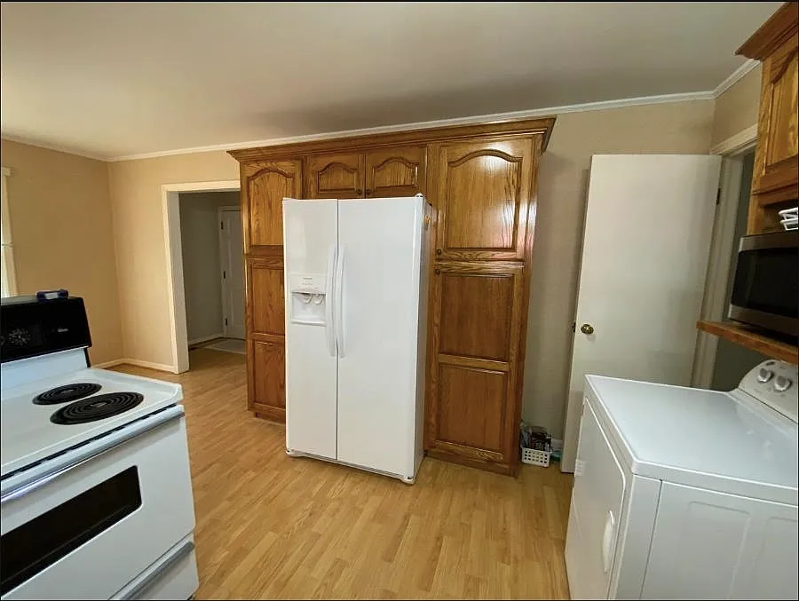 3 bed, 1.0 bath, $1,109 — Photo 4