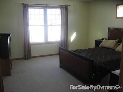 2nd image of 204 Edgewood Dr