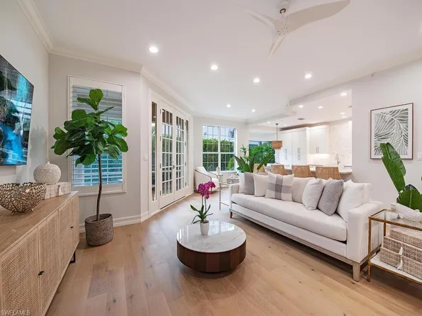 149 Colonade CIR #801, NAPLES, FL 34103