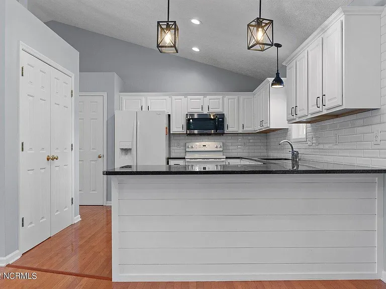 120 Crimson Ct — Photo 23