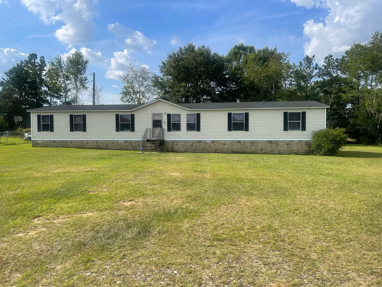 4 bed, 2128 sqft, $1,350 — Photo 4