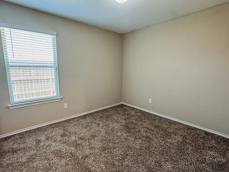 801 Meadow Creek Ln — Photo 14