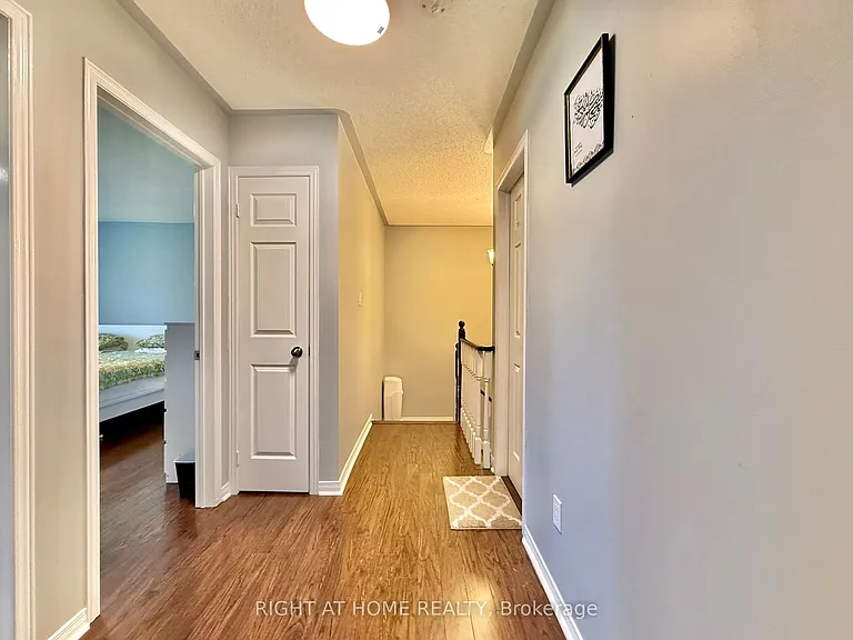569 Walpole Cres — Photo 23