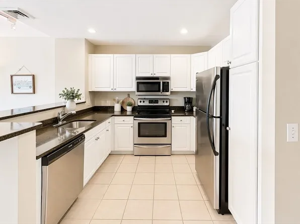 10 Seaport Dr APT 2217, Quincy, MA 02171