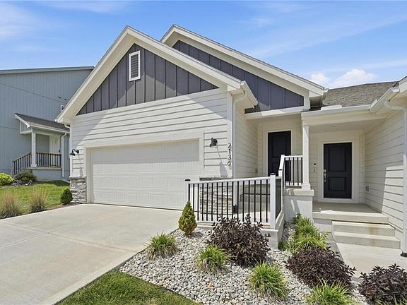3rd image of 2136 SW Osage Dr