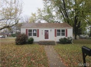 7114 Willow Tree Ln, Saint Louis, MO 63130