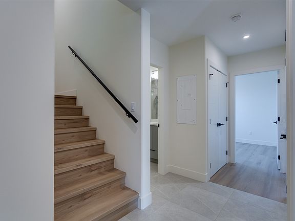 2nd image of 970 Lawson Ave #4