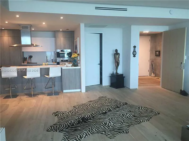 2 bed, 3.5 bath, 2064 sqft, $28,000 — Photo 3