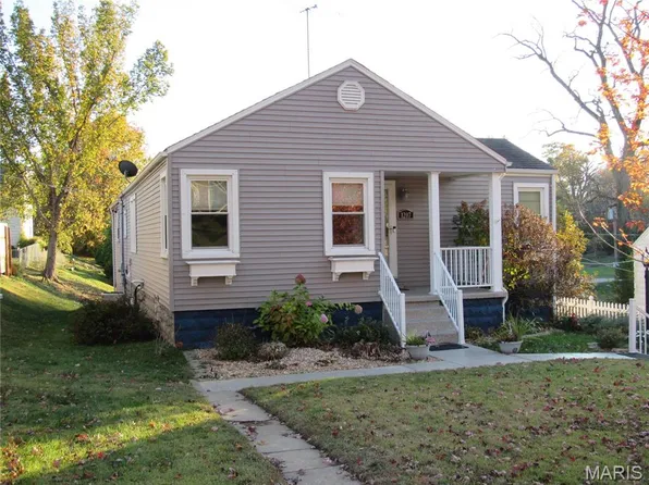 1207 Douglas St, Alton, IL 62002