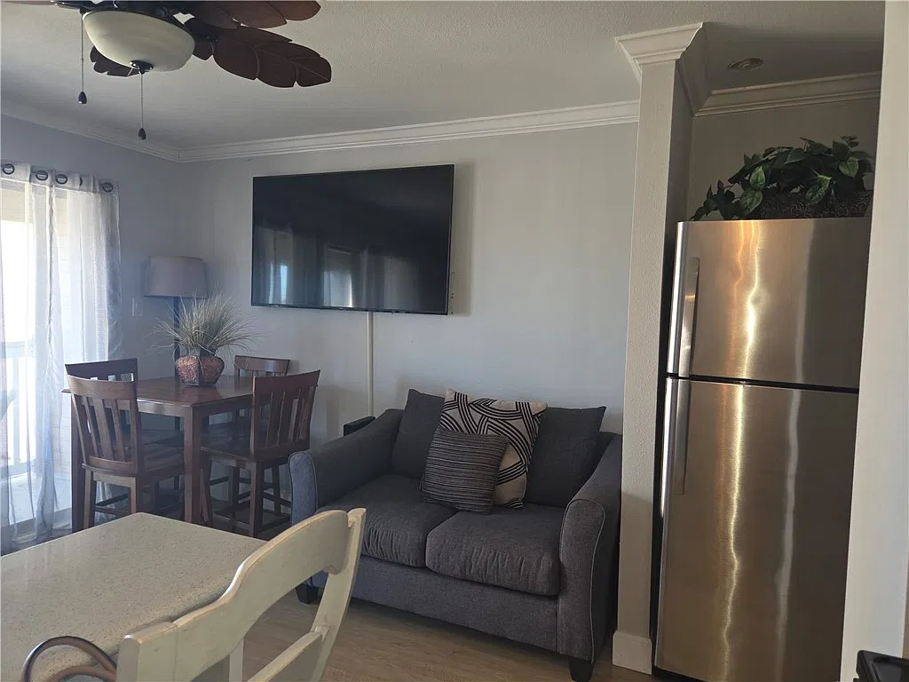 1 bed, 1.0 bath, 420 sqft, $1,400 — Photo 3