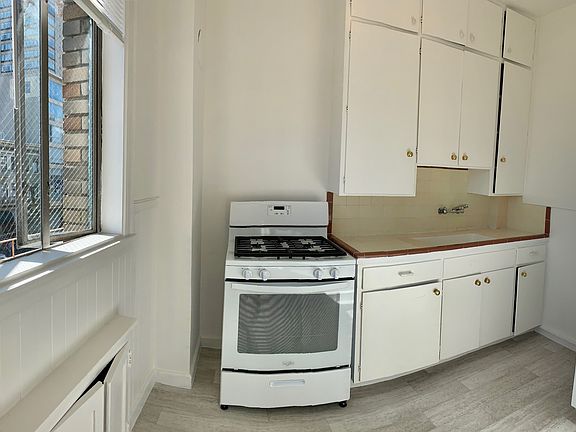 3rd image of 1600 California St APT 31