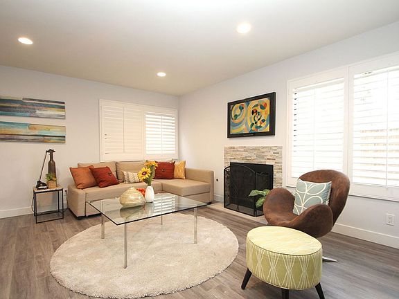 4th image of 10516 Sunland Blvd Unit 4