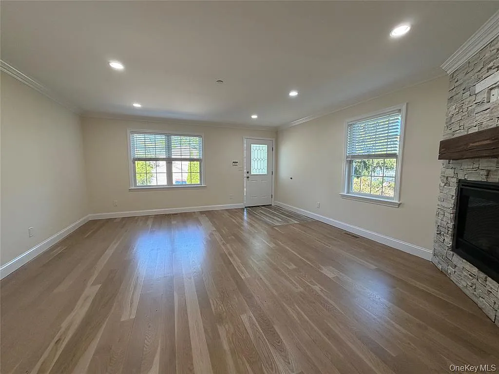 4 bed, 3.5 bath, 2600 sqft, $7,500 — Photo 3