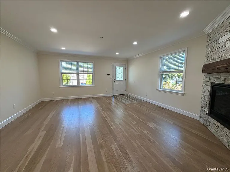 94 Thatcher Ave #94 — Photo 3