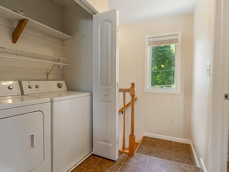 1211 E Ridgeway Dr — Photo 6