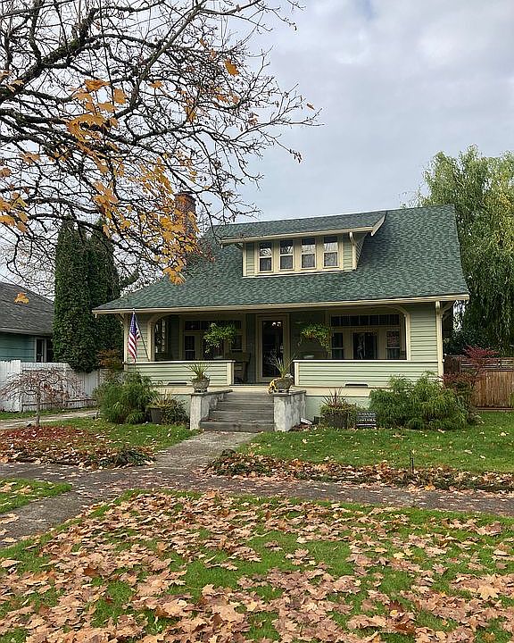 2nd image of 1555 5th St NE