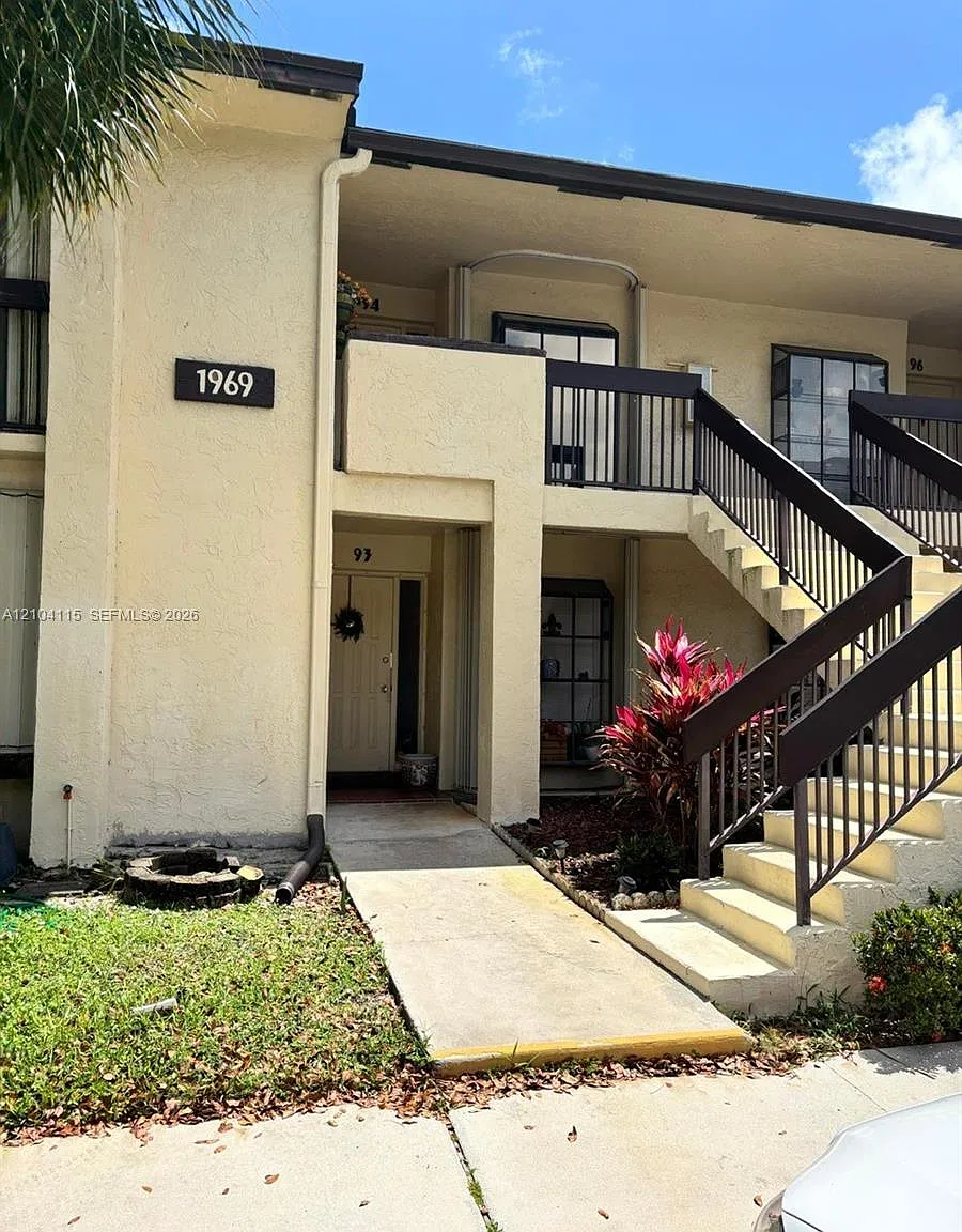 Meadowridge East Condo — Photo 1