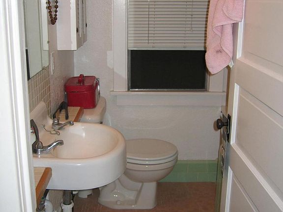 4th image of 324 W Washington St #5