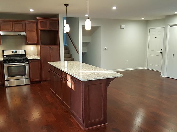 4th image of 414 N Orange St