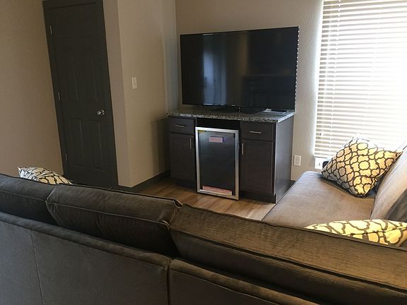3rd image of 306 E Clark St #09dd421cc